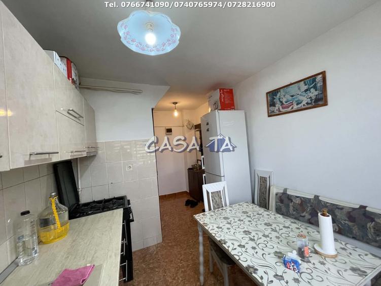 Apartament cu 2 camere semidecomandat, mobilat în 1 Mai