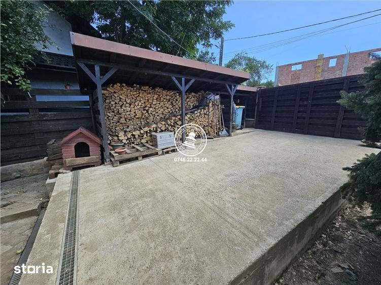 Casă cu 5 camere cu Teren 696 Mp în Aroneanu