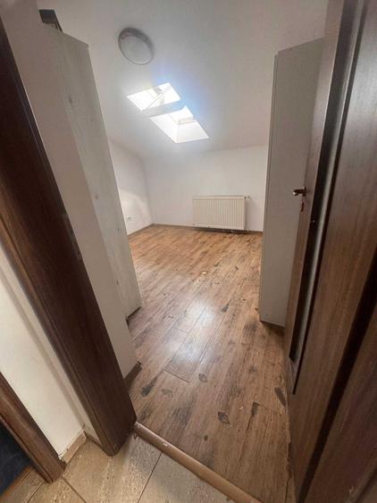 Apartament cu 2 camere semidecomandat în Roșu