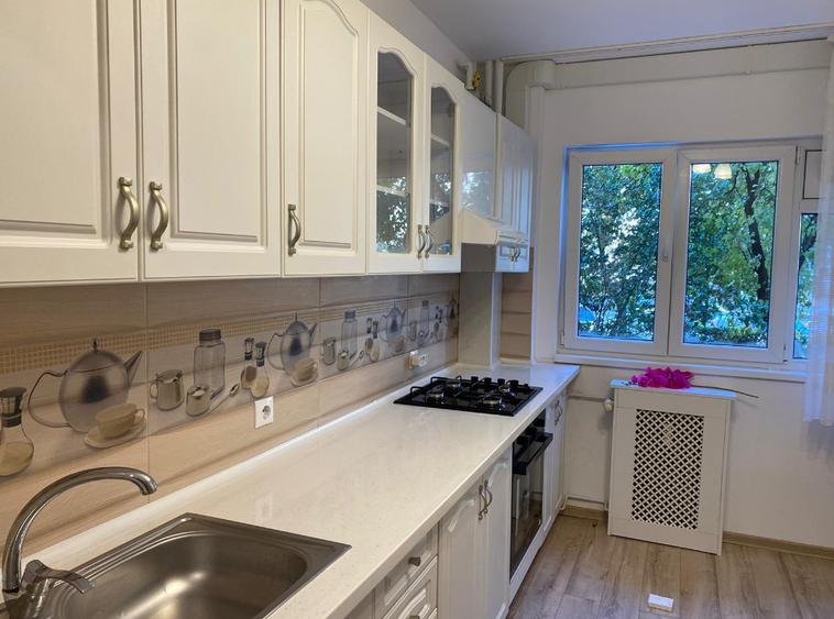 Apartament cu 3 camere decomandat în Drumul Taberei