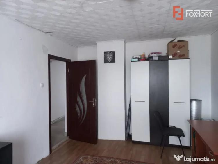 Apartament cu 2 camere decomandat în Remetea Mare