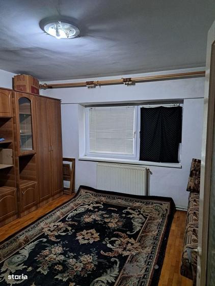 Apartament cu 3 camere decomandat în Carpați 2