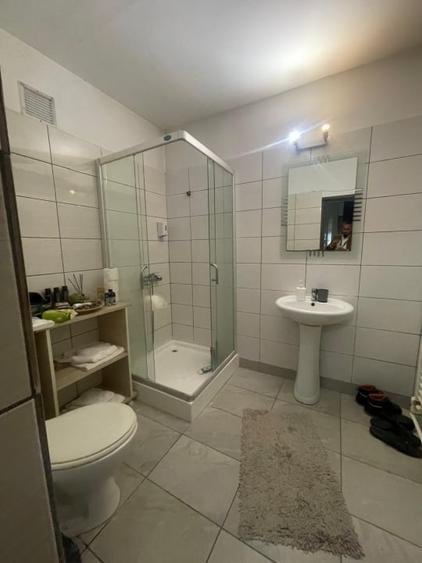 Casă individuală cu 6 camere cu Canalizare în Central