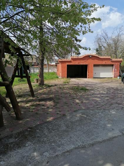 Casă individuală cu 12 camere cu Teren 1000 Mp în Central