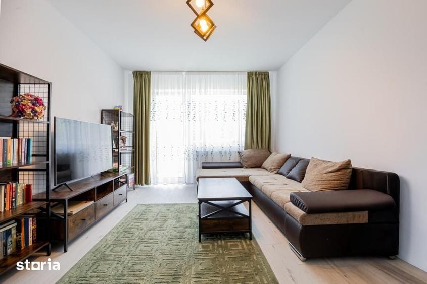 Apartament cu 3 camere decomandat în Tractorul