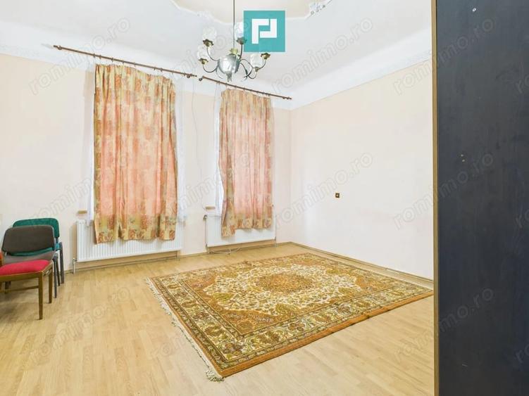 Casă cu Teren 2703 Mp în Ghioroc