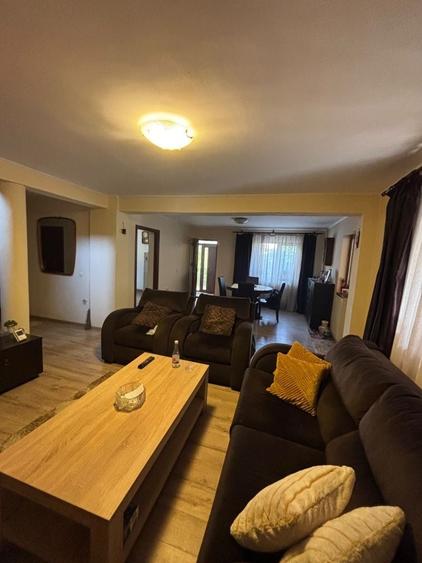 Casă cu 4 camere în Central