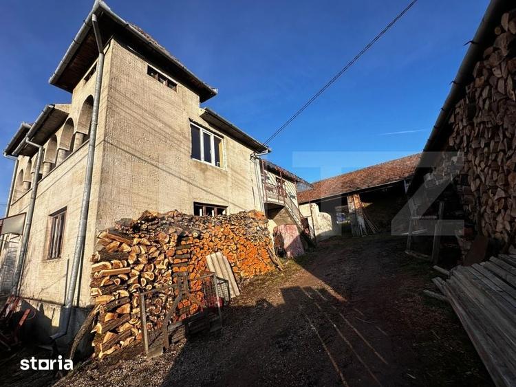 Casă cu 4 camere cu Teren 2500 Mp în Meseșenii de Jos