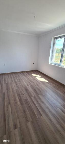 Casă cu 3 camere cu Teren 300 Mp în Variaș