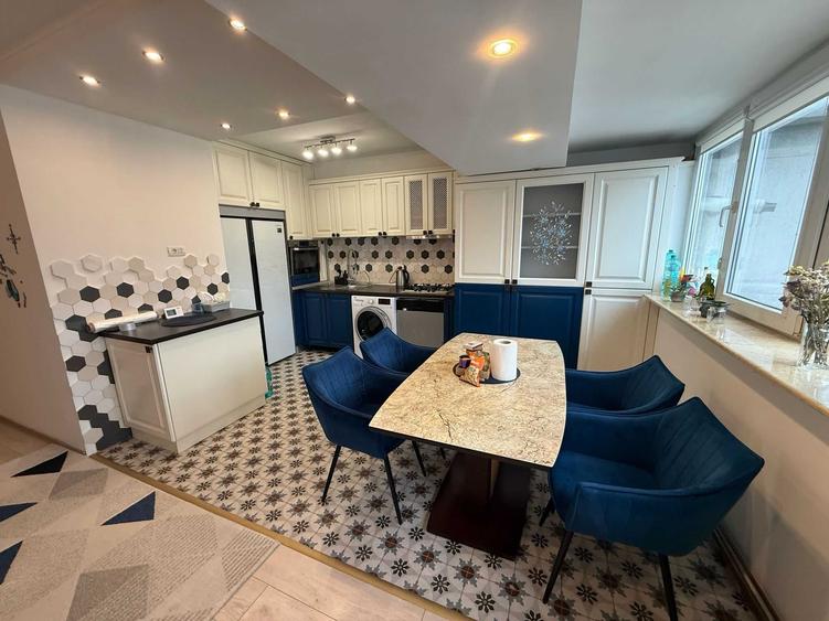 Apartament cu 3 camere decomandat în Victoriei