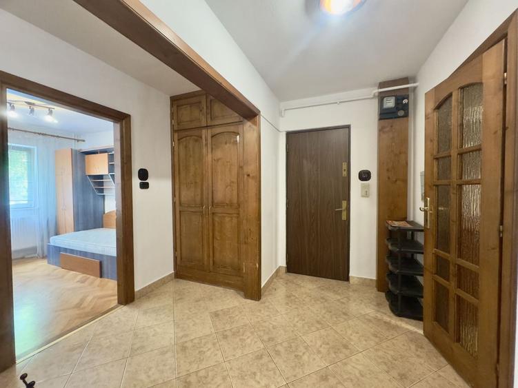 Apartament cu 3 camere decomandat în Torontalului