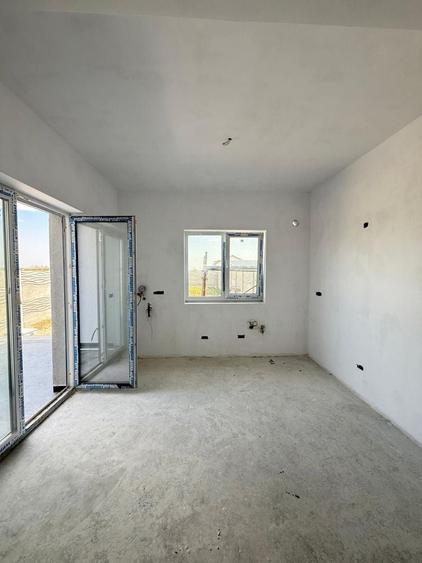 Casă cu 3 camere decomandat în Moșnița Nouă