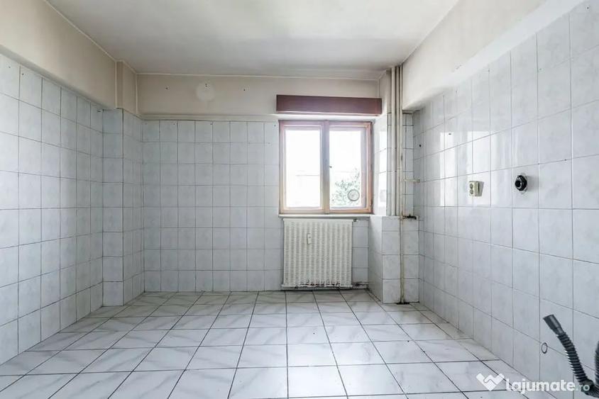 Apartament cu 4 camere decomandat în Aurel Vlaicu