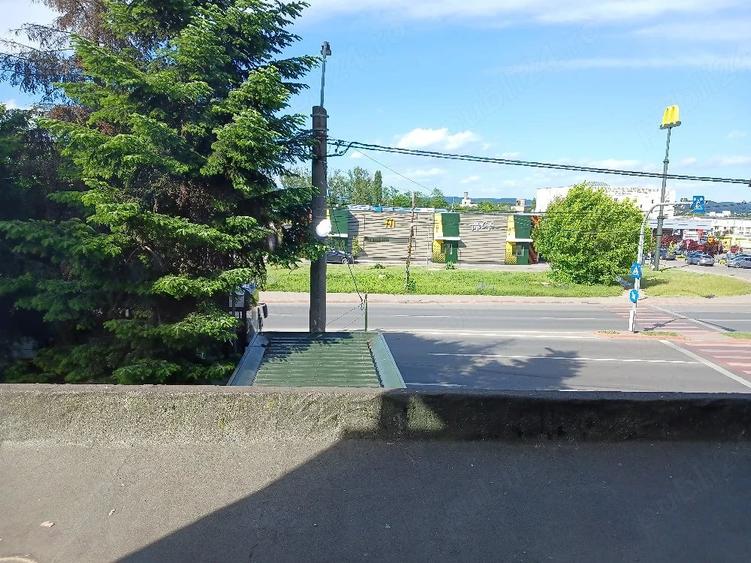 Apartament cu 4 camere decomandat în Central