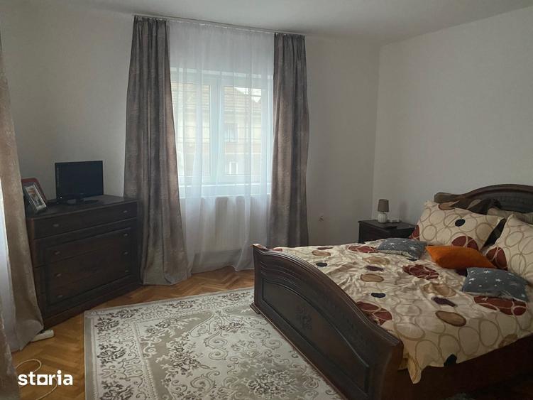 Casă cu 4 camere cu Teren 720 Mp în Solidarității