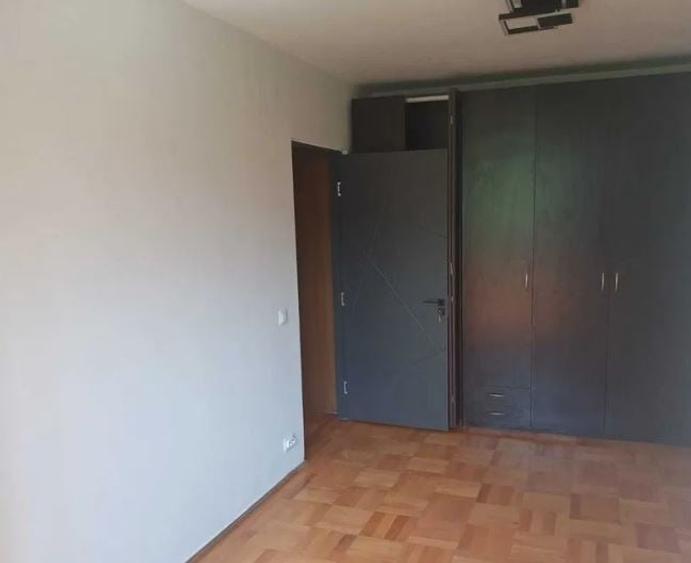 Apartament cu 3 camere semidecomandat în Titan