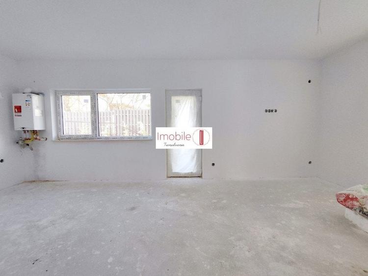 Duplex cu 4 camere cu Canalizare în Florești