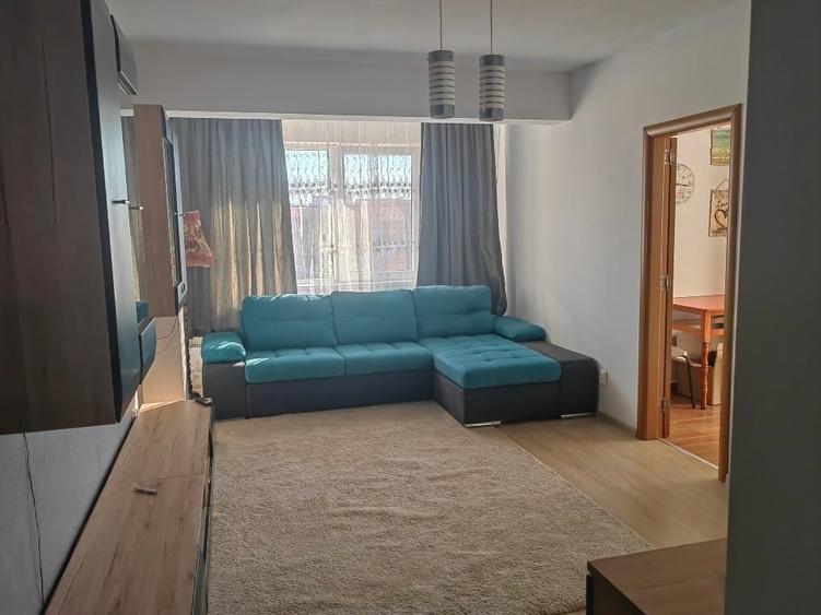 Apartament cu 2 camere semidecomandat, mobilat în Apărătorii Patriei