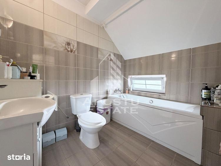 Casă cu 5 camere cu Teren 550 Mp în Sânmihaiu Român