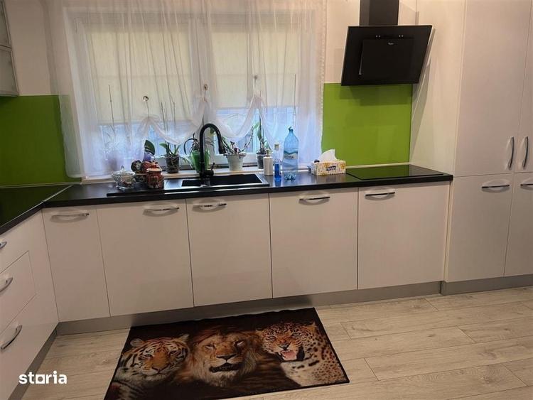 Casă cu 4 camere în Tăuți