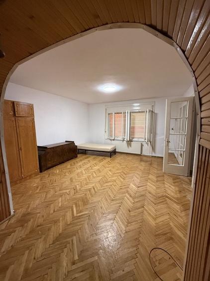 Casă cu 2 camere cu Teren 700 Mp în Central