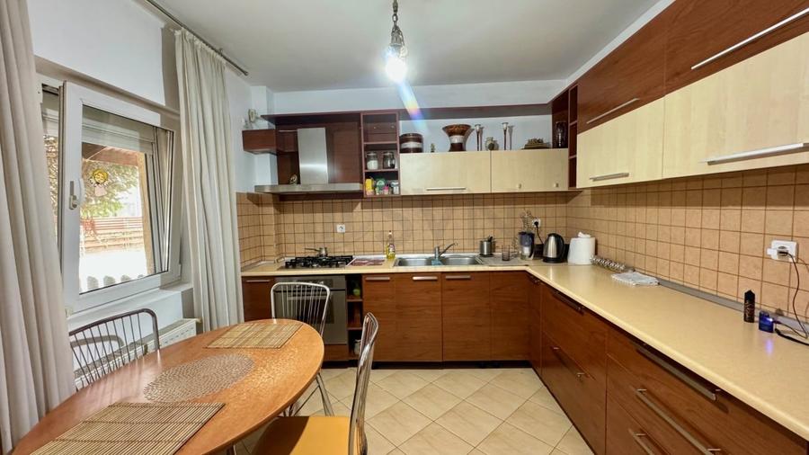 Casă individuală cu 4 camere cu Garaj în Pipera