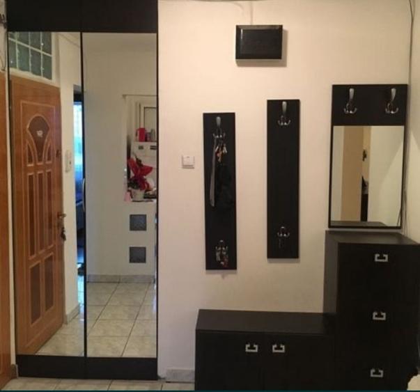 Apartament cu 3 camere semidecomandat în Exterior Vest