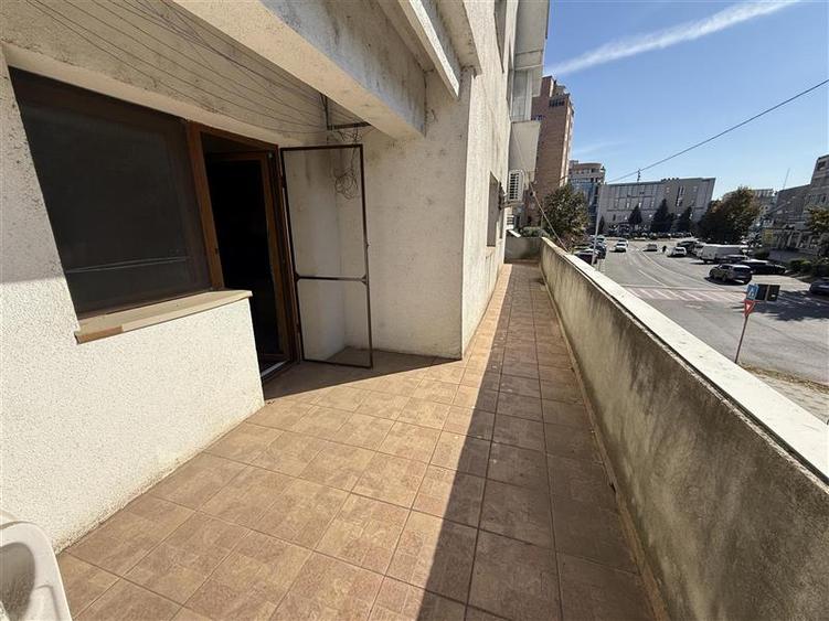 Apartament cu 4 camere decomandat în Ultracentral