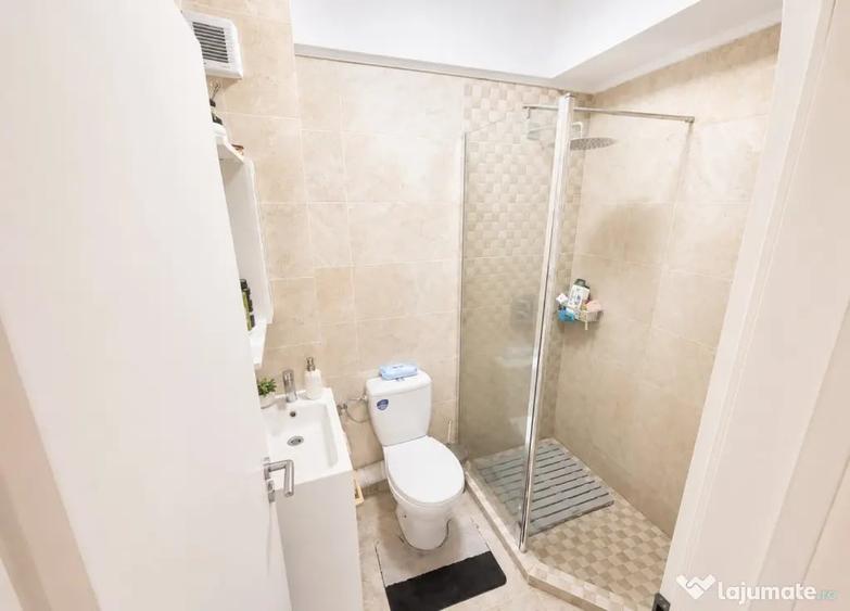 Apartament cu 4 camere decomandat în Palazu Mare