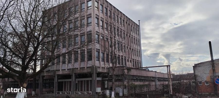 Spațiu comercial, de 3,000 mp, în Central