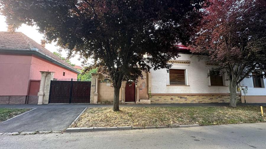 Casă cu 3 camere în Lunei