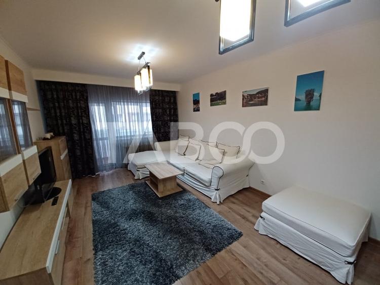 Apartament spatios cu 3 camere si 2 bai plus balcon in zona Central - 1