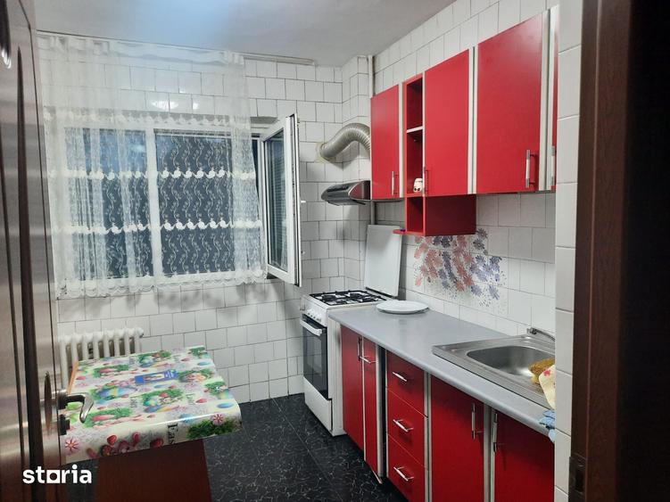 Apartament cu 2 camere decomandat în Tei