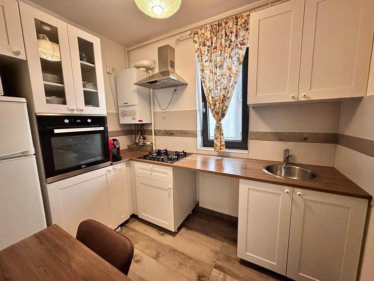 Apartament cu 2 camere decomandat în Central