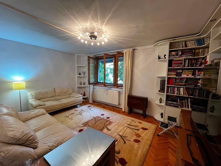 Apartament cu 3 camere decomandat în Drumul Taberei