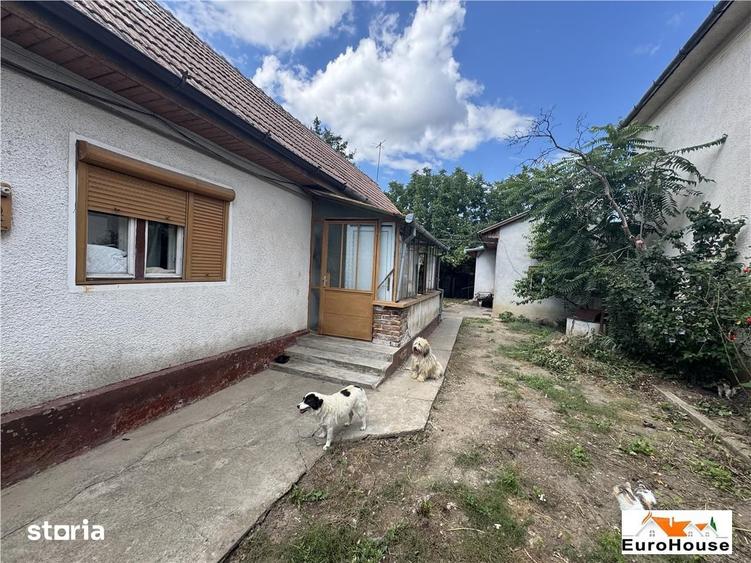 Casă cu 2 camere cu Teren 1000 Mp în Central