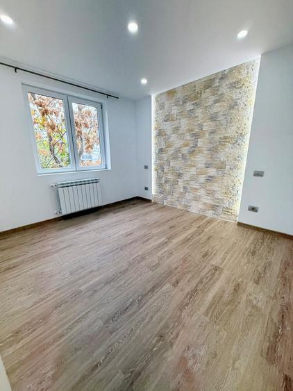 Apartament cu 3 camere în Apărătorii Patriei