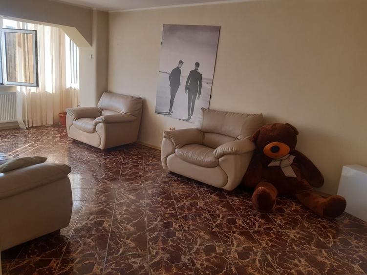 Apartament cu 3 camere decomandat în Trivale