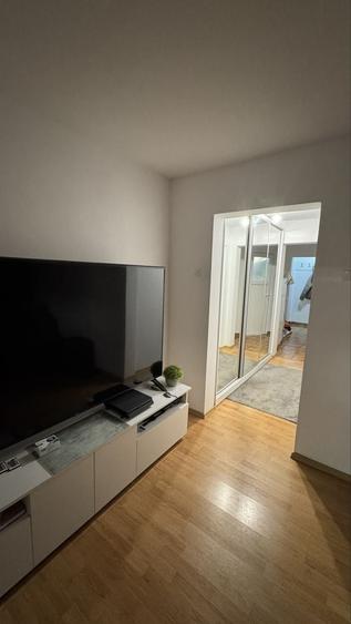 Apartament cu 3 camere semidecomandat în Nord