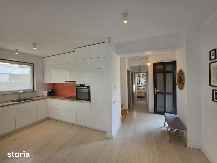 Casă cu 5 camere cu Teren 250 Mp în Central