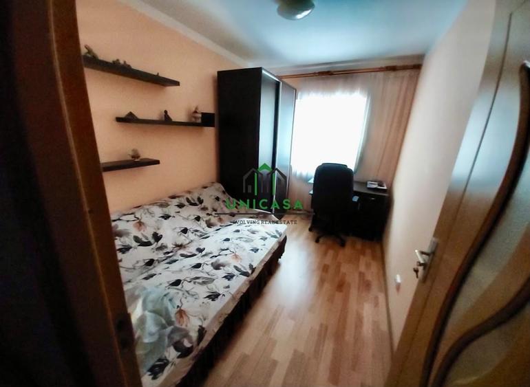 Apartament cu 3 camere decomandat în Voineasa