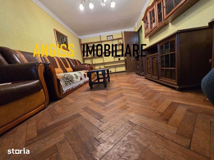 Apartament cu 3 camere decomandat în Babadag