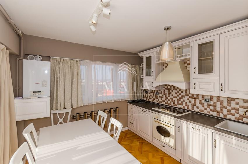 Penthouse cu 4 camere decomandat în Mihai Viteazul
