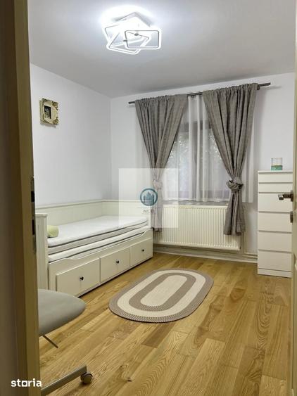 Apartament cu 3 camere decomandat în Liliacului