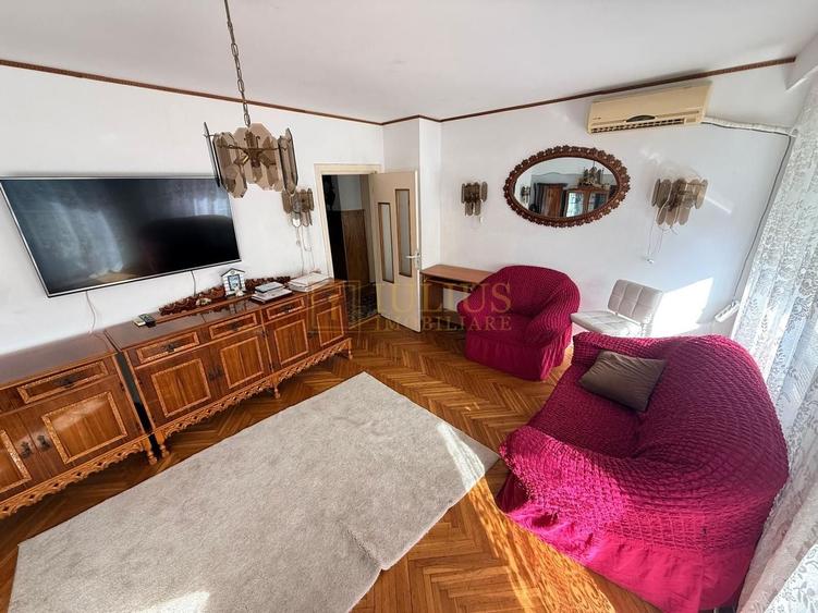Apartament cu 3 camere decomandat, mobilat în Complex Studențesc