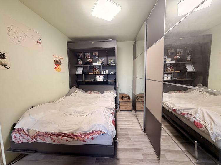 Apartament cu 3 camere decomandat, mobilat în Dacia