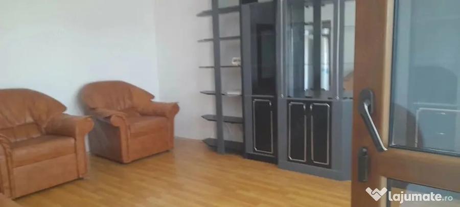 Apartament cu 2 camere decomandat în Micro 20