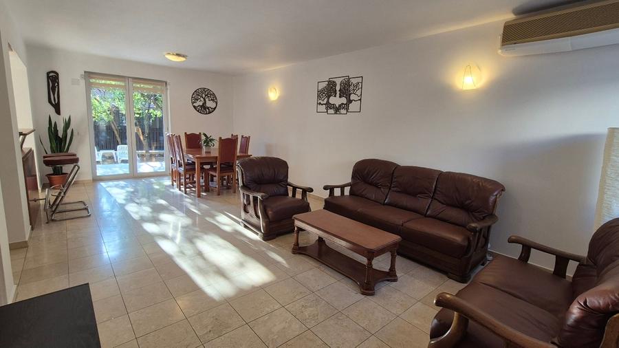 Duplex cu 5 camere cu Canalizare în Central