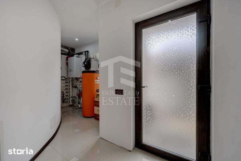 Vila 342 mp cu piscina ?i 800 mp teren / 4 dormitoare / Plea?a - 15