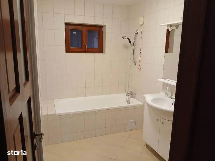 Casă cu 5 camere cu Canalizare în Giurgiului